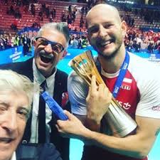 Colantoni con Lucchetta e un giocatore della Polonia, campione del mondo